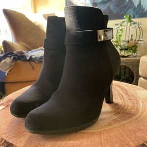 Super cute closed toe booties, bought them and never wore them!